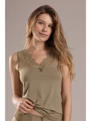 Nina von C Achseltop La Belleza  16 400 380 Salvia 42